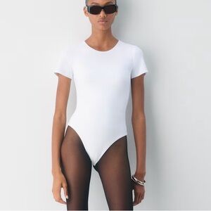 Aritzia Babaton Original Contour Crew Fitted White Short Sleeve Bodysuit Top